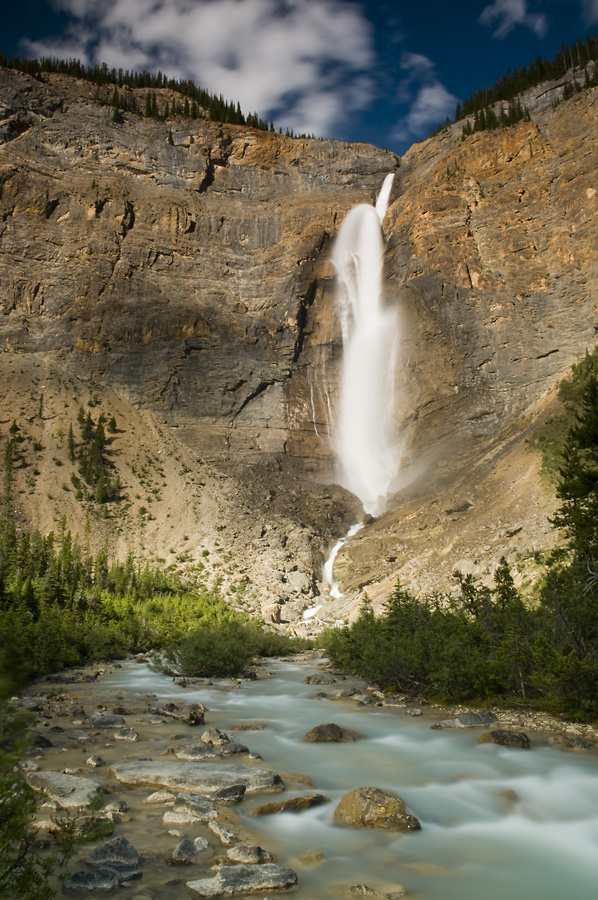 Takakaw Falls