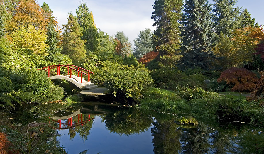 Kubota Garden Bridge